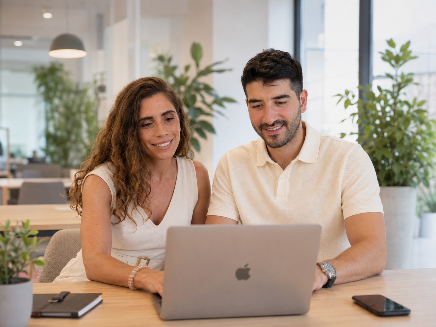 Brian Bawden y Lorena do Rosario, co-founders de Olyra